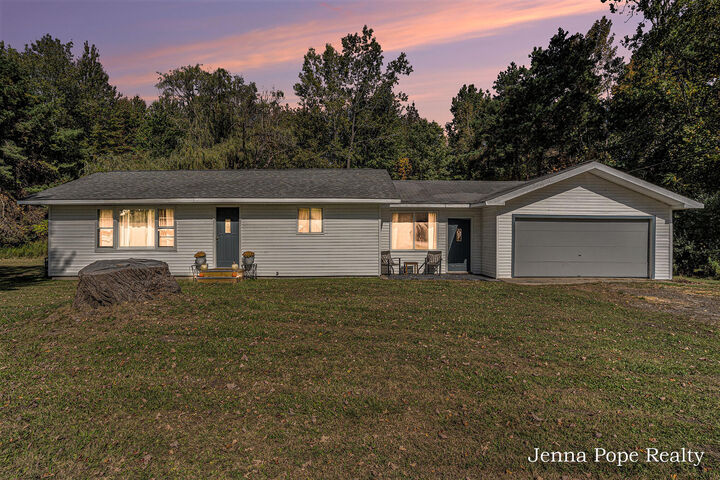 Property Photo: 4070 E Fruiport Road MI 49415