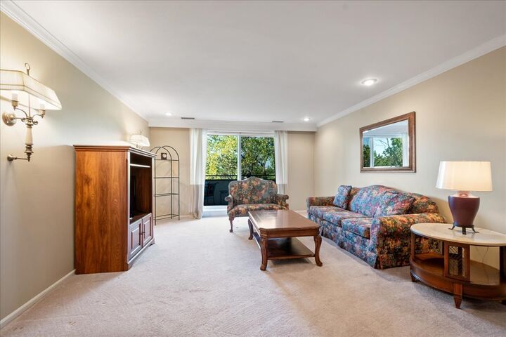 Property Photo: 6400 N Cicero Avenue 410 IL 60712