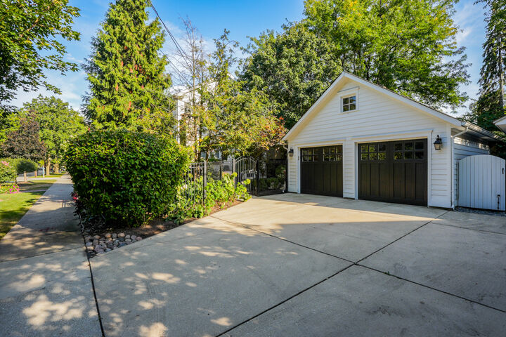 Property Photo:  48 N Park Road  IL 60525
