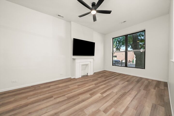 Property Photo: 2345 W Grenshaw Street IL 60612