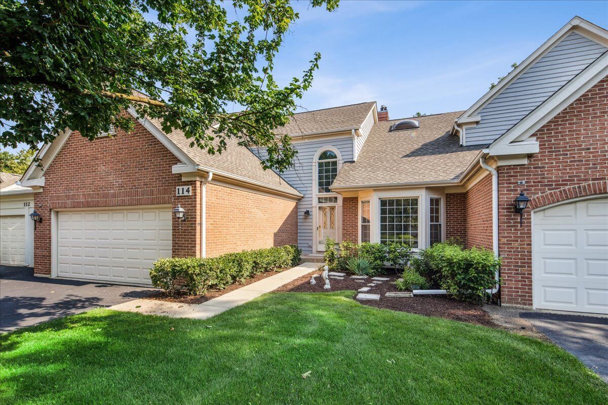 Property Photo:  114 Penn Court  IL 60026 