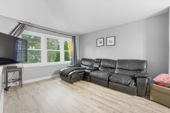 Property Photo: 3 Oakview Court IL 60517