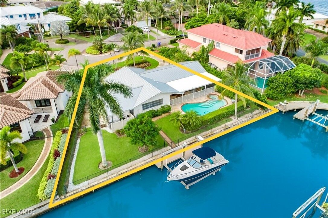 Property Photo:  1250 Tuna Court  FL 34102 