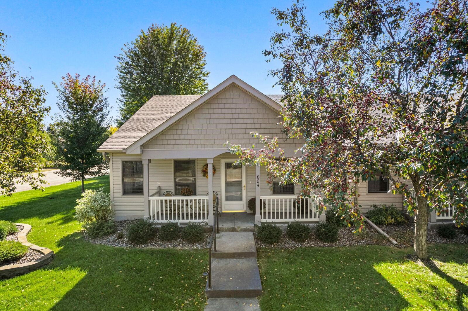 Property Photo:  604 6 1/2 Street  MN 55362 