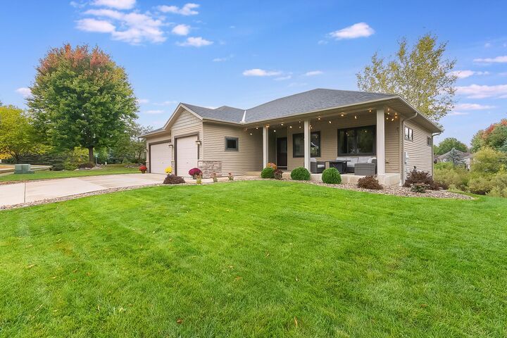 Property Photo: 709 Carter Drive MN 55057