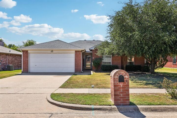 Property Photo:  906 Creekview Drive  TX 75165 