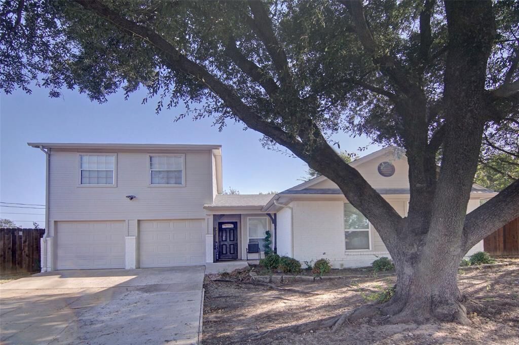 Property Photo: 6004 Old Mill Court TX 76148