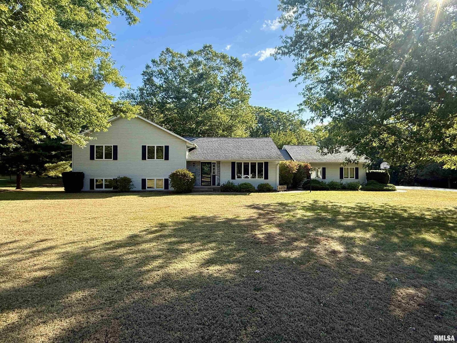 Property Photo: 107 Oakview Drive IL 61448