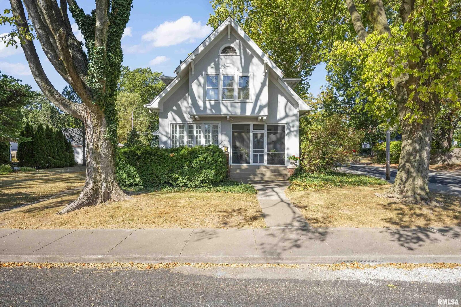 Property Photo:  201 W Hanssler Place  IL 61604 