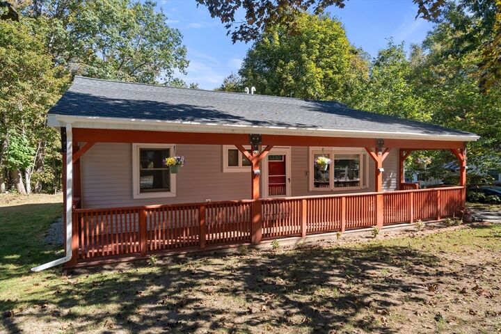 Property Photo:  18 Edgewood Dr  MA 01520 