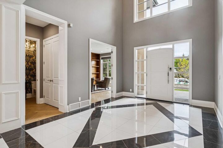 Photo de la propriété: 1307 Baldwin Crescent SW AB T2V 2B7