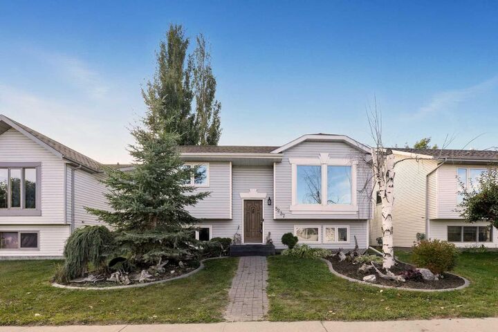5237 Aspen Drive  Blackfalds AB T0M 0J0 photo