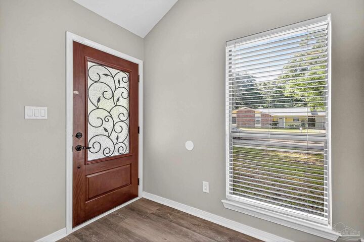 Property Photo: 9698 Hummingbird Ln FL 32514