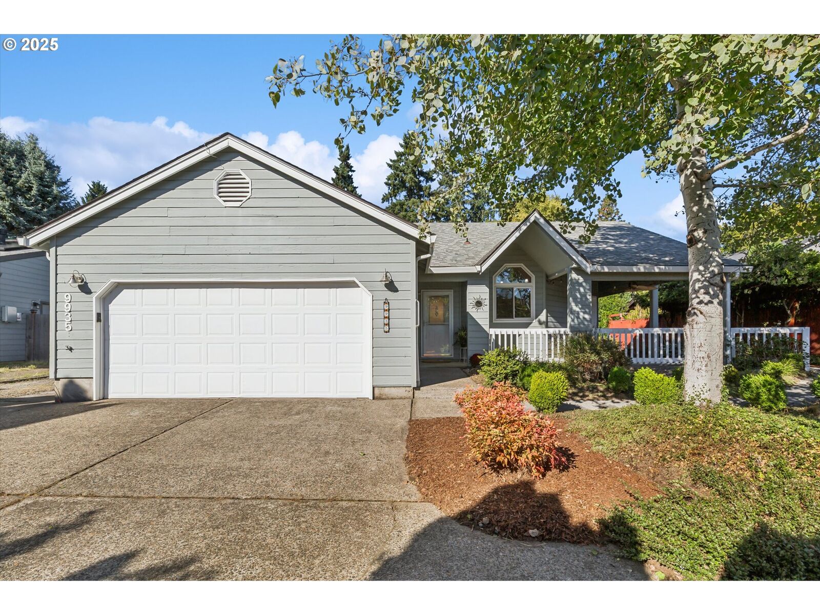 Property Photo:  9935 SW Kable St  OR 97224 