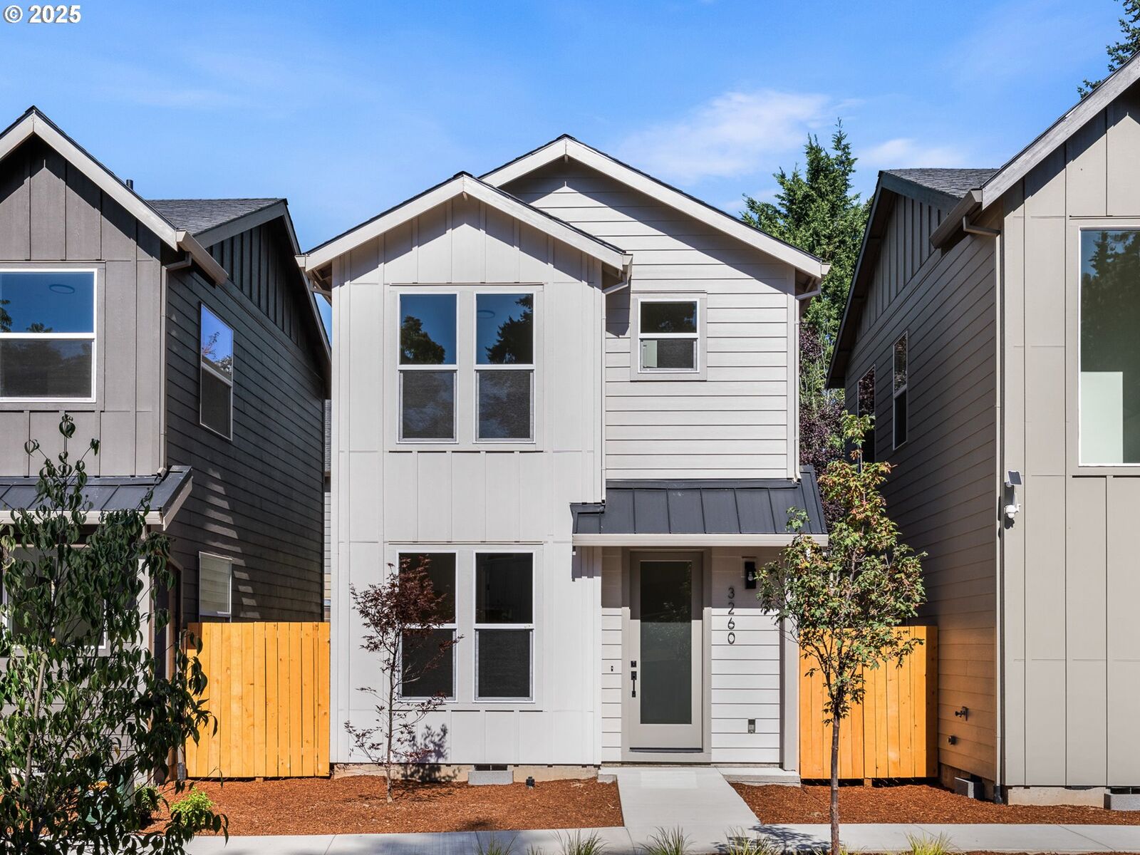 Property Photo: 3260 SE 115th Ave OR 97266