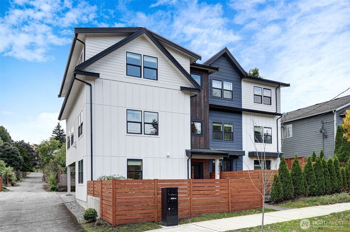 Property Photo: 2809 E Denny Way A WA 98122