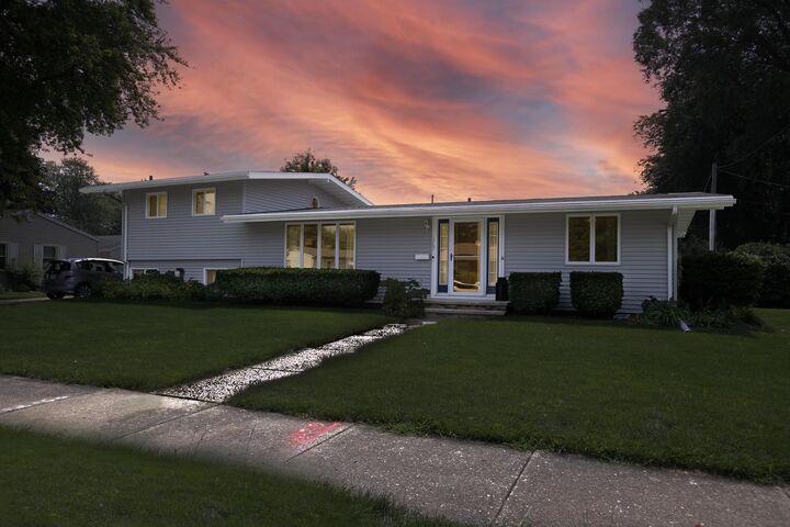 Property Photo: 1707 E Melrose Avenue WI 54911-3318