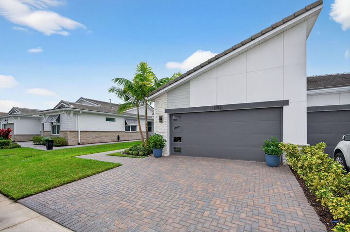 Property Photo: 12183 SW Viridian Boulevard FL 34987