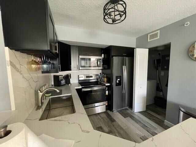 Property Photo: 110 Villa Circle 110 FL 33435