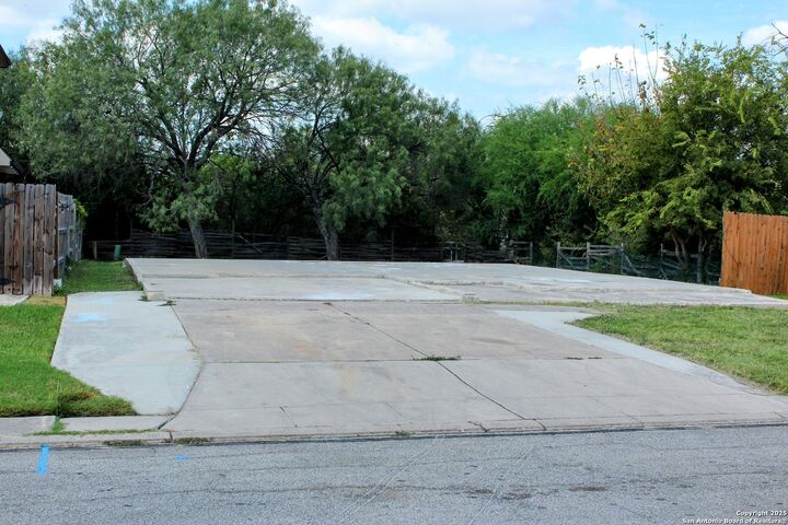 Property Photo: 7142 Shady Elms TX 78240