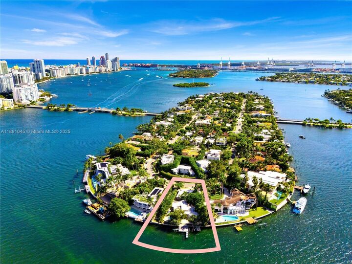 Property Photo: 444 W Rivo Alto Dr FL 33139