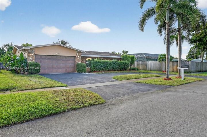 Property Photo: 1621 NW 110th Ter FL 33026
