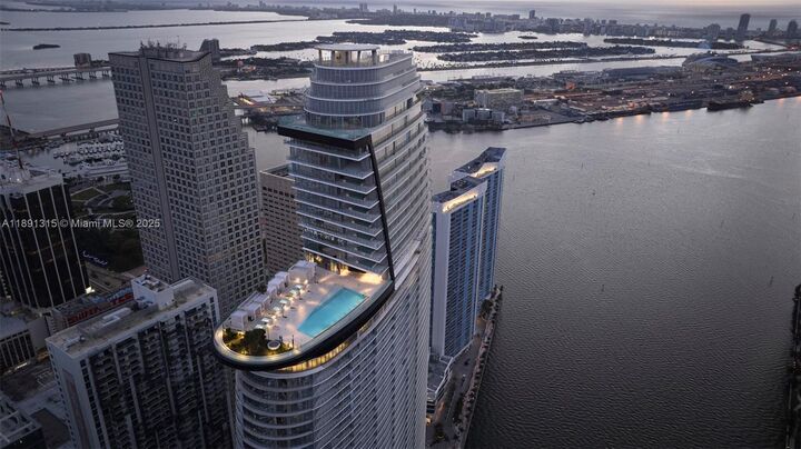 Property Photo:  300 Biscayne Boulevard Way 1705W  FL 33131 