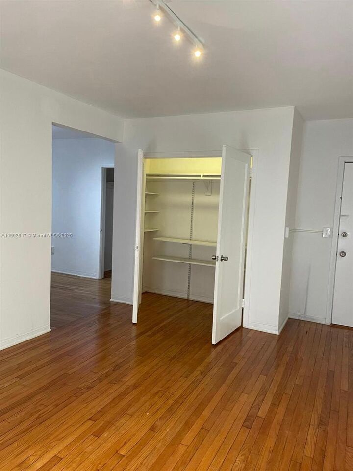 Property Photo: 1610 Michigan Ave 6 FL 33139