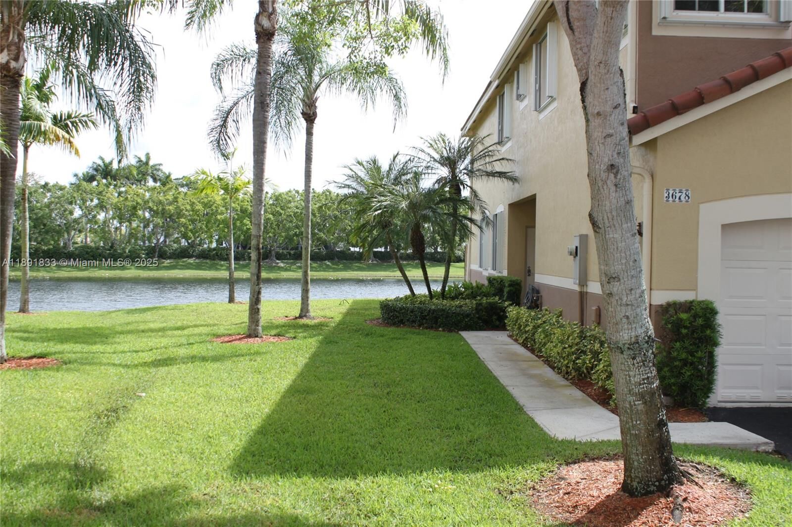 Property Photo: 3678 San Simeon Cir FL 33331