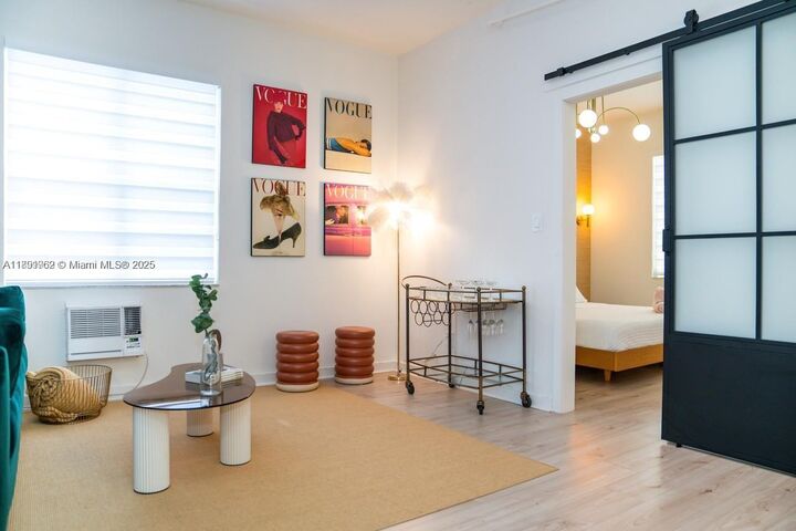 Property Photo:  3030 Collins Ave 1E  FL 33140 