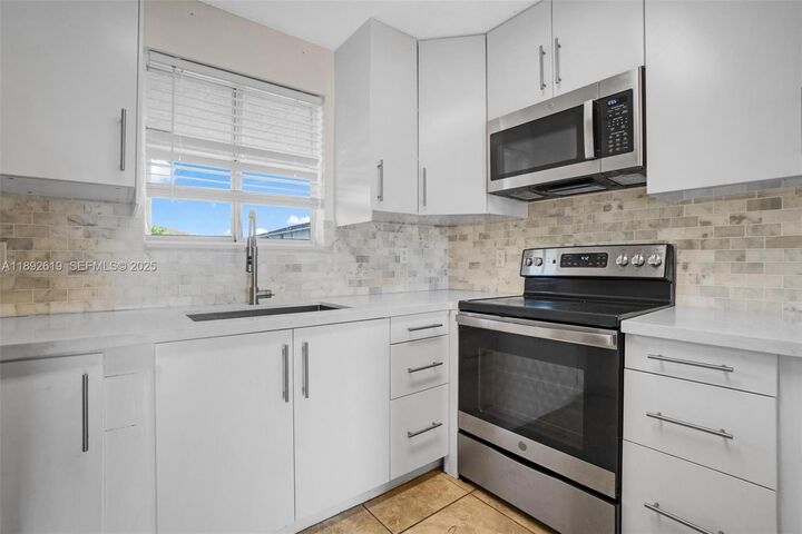 Property Photo: 7785 W 30th Ct F-210 FL 33018