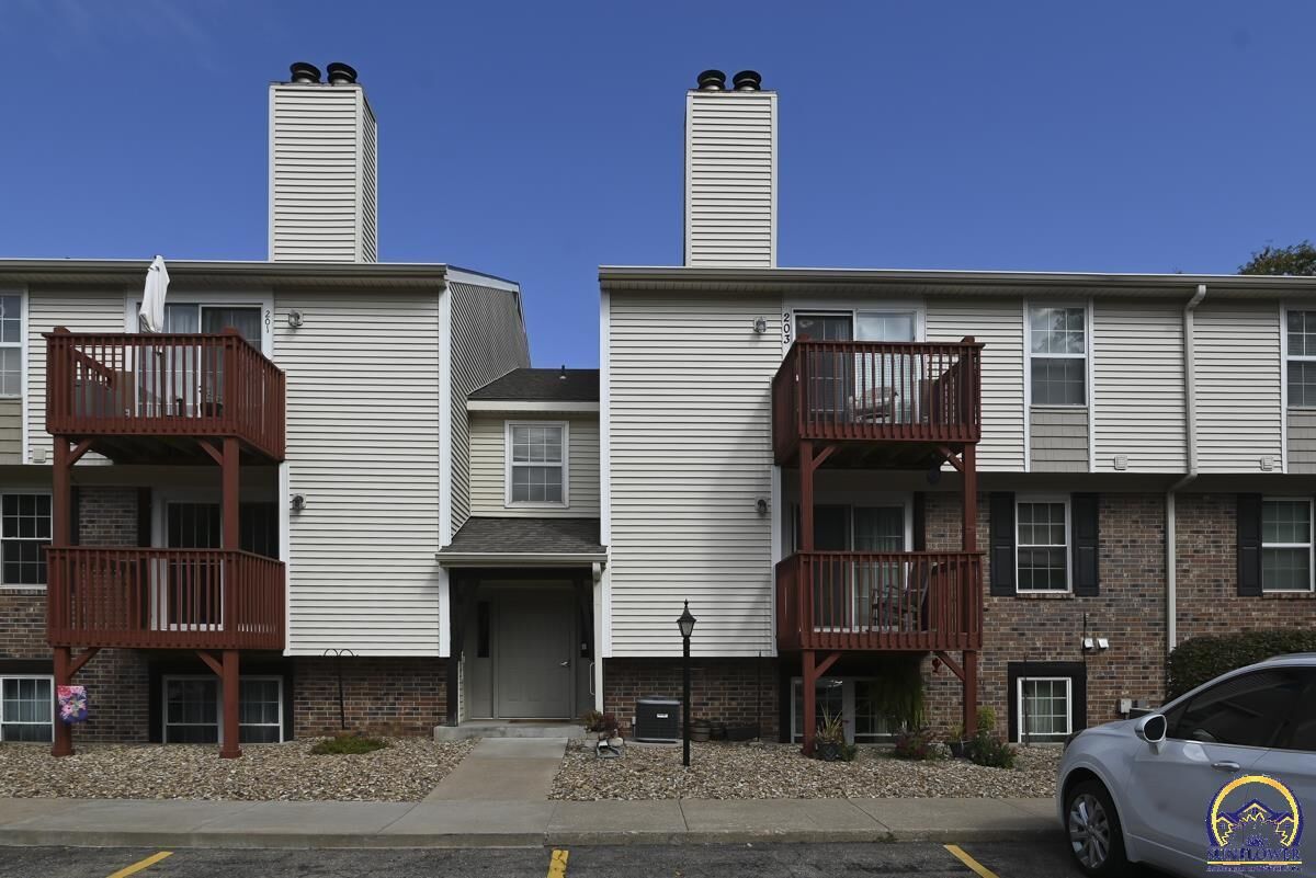 Property Photo: 3039 SW Maupin Ln #0203 KS 66614
