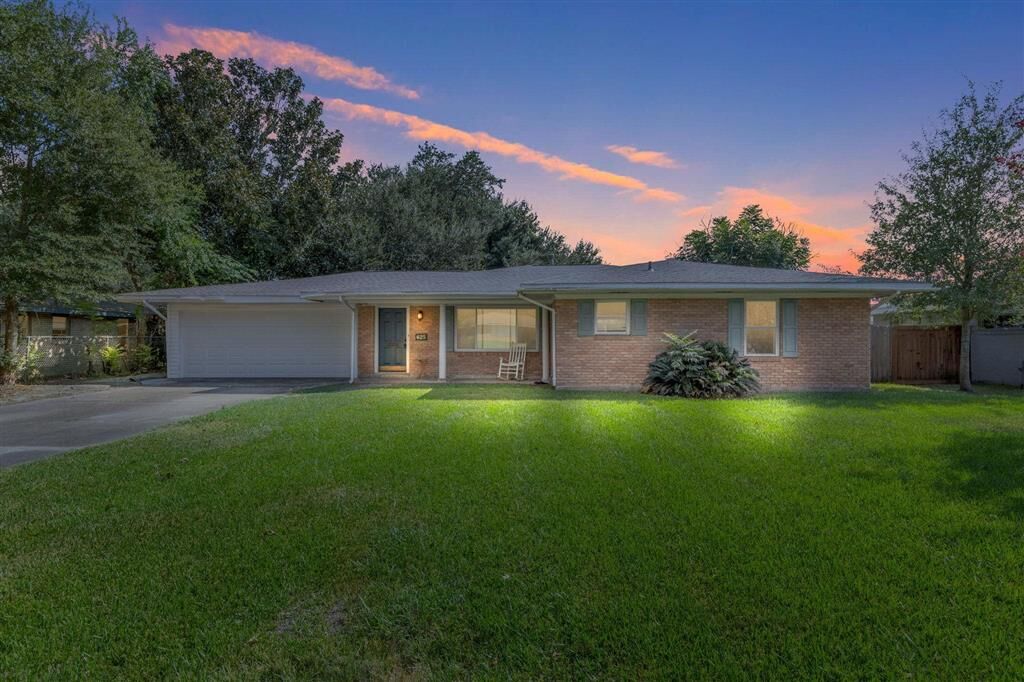 Property Photo: 625 Contour Dr Drive LA 70605