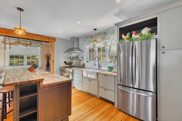 Property Photo:  175 Case Street  CT 06019