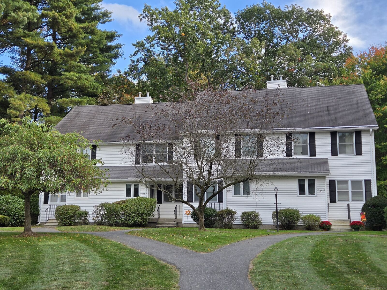 Property Photo:  85 Oldefield Farms 85  CT 06082 