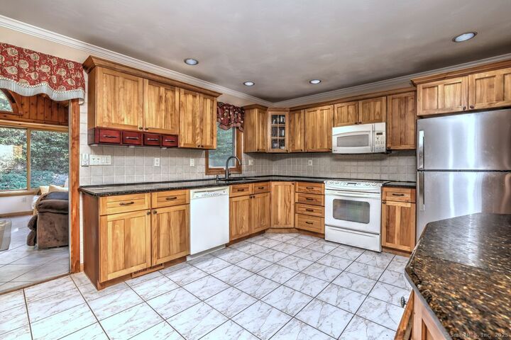 Property Photo:  154 Seymour Road  CT 06525 