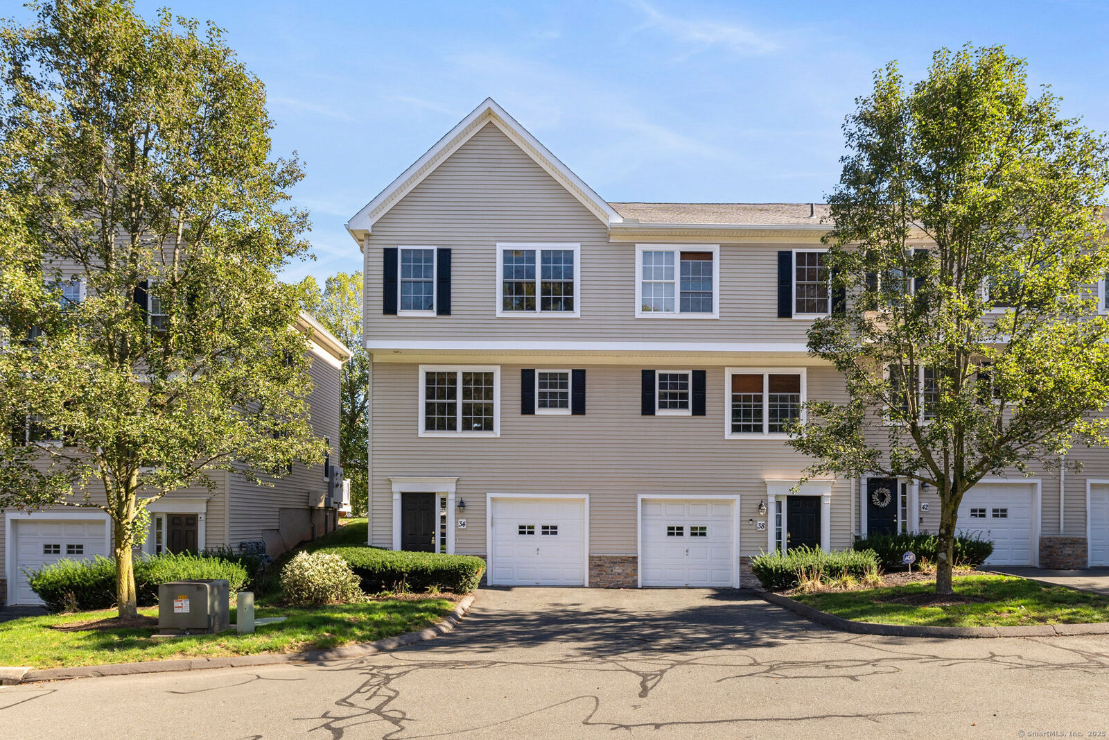 Property Photo:  34 Donahue Lane 34  CT 06042