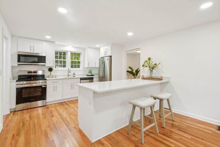 Property Photo: 74 Glen Parkway CT 06517