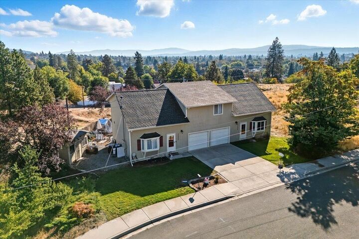 Property Photo: 3250 - 3252 N Ash Pl WA 99205