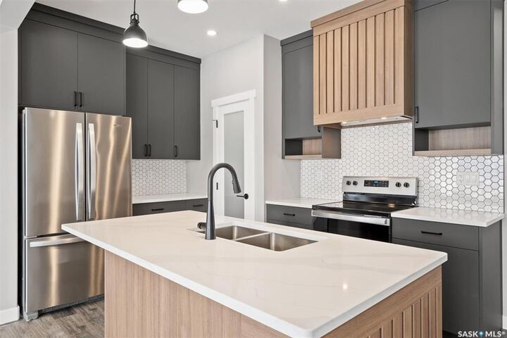 Property Photo:  3040 Dumont Way  SK S4V 3Z3 
