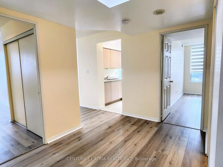 Property Photo: 35 Empress Avenue 1605 ON M2N 6T3