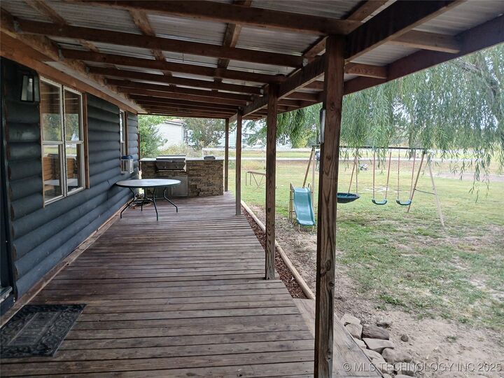 Property Photo: 413697 E 1090 Road OK 74426