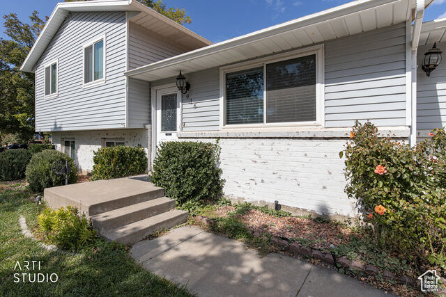 Property Photo: 916 W 2025 S UT 84087