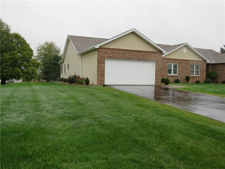 Property Photo:  40 Wynfield Lane  PA 16142 