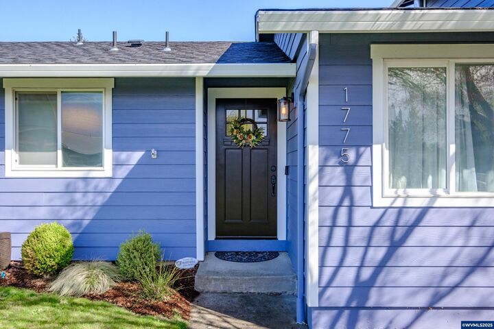 Property Photo: 1775 Blarney Stone Ct NE OR 97303