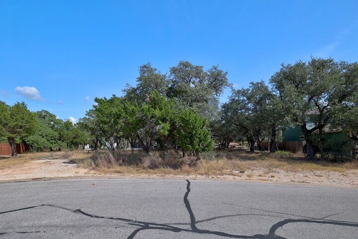 Property Photo: 406 Summit Ridge Drive N TX 78645