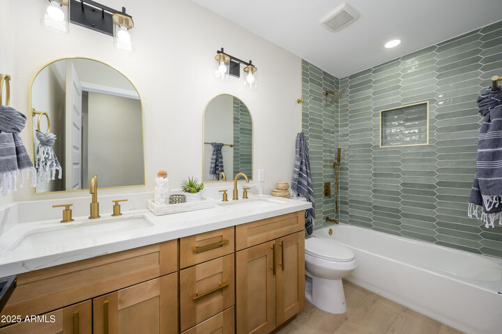 Property Photo:  1337 N 70th Street  AZ 85257 