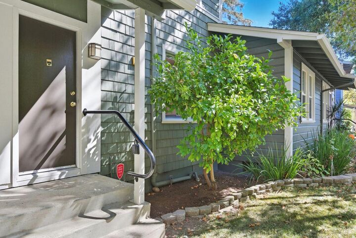 Property Photo: 40 Lovejoy Way CA 94949