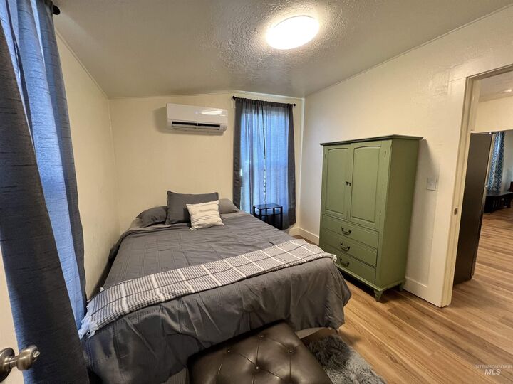 Property Photo:  321 2nd Ave  ID 83501