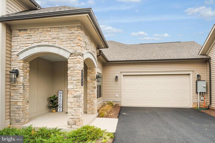 Property Photo:  43044 Greeley Square  VA 20148